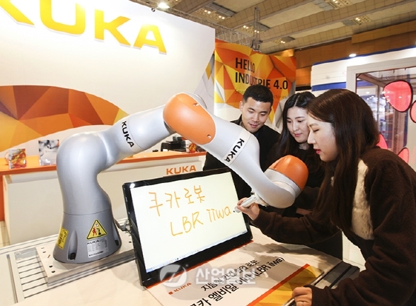 미래 스마트공장 '로봇과 인간 협업'