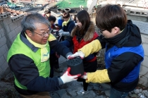 철강업계, 7년째 독거노인에 사랑의 연탄 배달