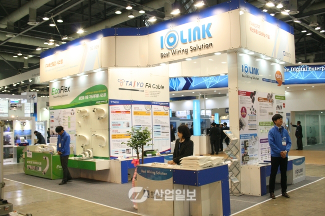 [KOMAF 2015] 삼원액트, 공장자동화 기기 출품