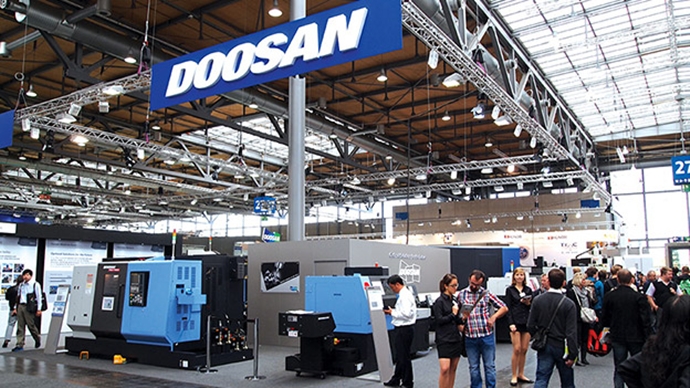 공작기계 매각한 두산인프라코어, 다음 행보는?