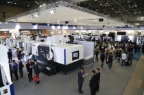 심토스 D-100, 유주얼 트렌드 벗고 스페셜 트렌드를 보여준다