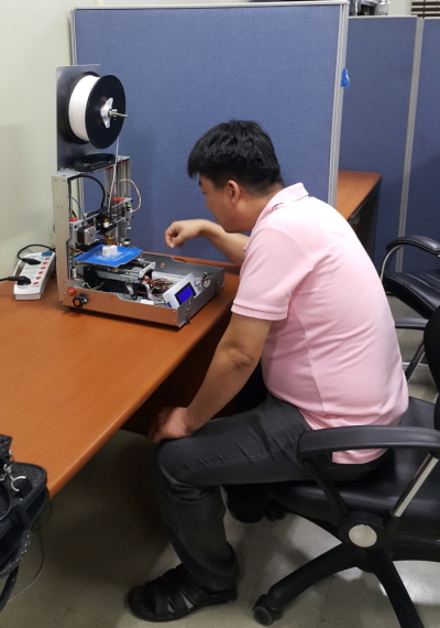 가방 속 3D 프린터 '반전 매력'