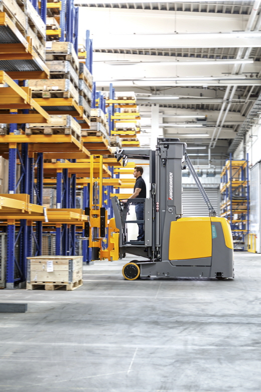 새로워진 콤비 스태커(Combi Stacker) 물류박람회 등장