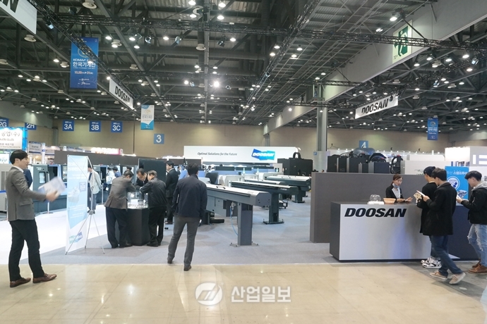 두산인프라코어, ‘그 바다를 건너지 마오’