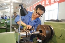 中 공작기계 수치제어 기능공들 웃음꽃 '활짝'