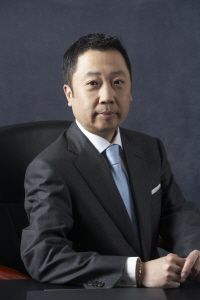 '화수분 경영' 박정원 ㈜두산 지주부문 회장, 그룹 회장으로