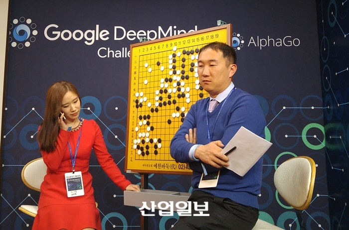 알파고의 포커페이스, 이세돌은 흔들렸다