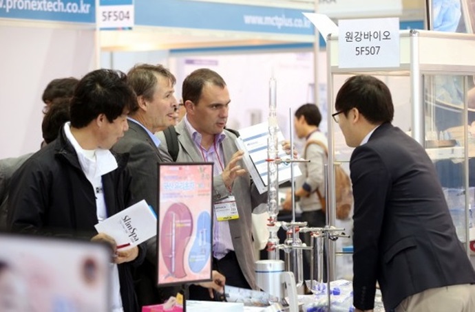 화학설비 및 기자재 전시되는 산업 전문 전시회