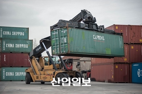 컨테이너 중량 검증 의무화 앞두고 미국 내 우려 확산