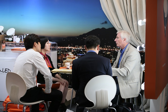 LED 전문 무역전시회에 쏟아지는 관심