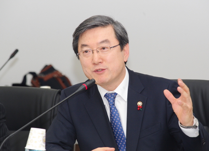 세계 진출 시장지향적 기술개발과 마케팅 필요