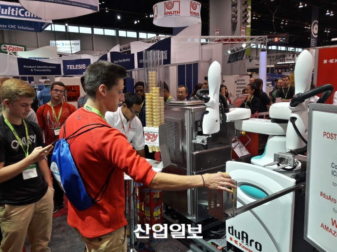 [IMTS 2016 포토] 로봇이 만든 아이스크림 먹고 가세요