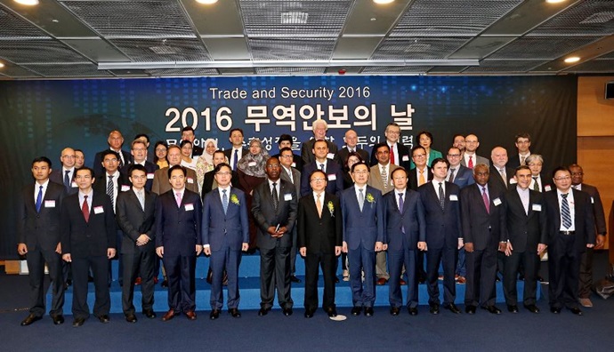 세계 각 국 협력 강화 필요