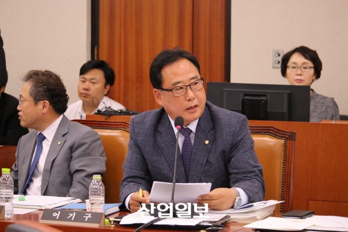 20대 국회 국정감사 파행 속, 산업통상자원위 개의