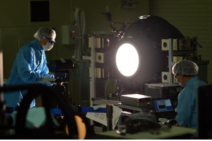 인공위성 카메라, 색 교정기술로 정밀도 더해