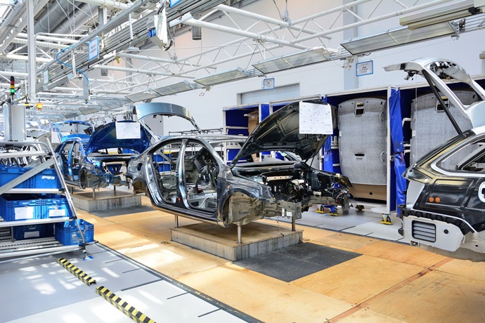 프랑스, 이란 잡기 위해 생산기지 구축