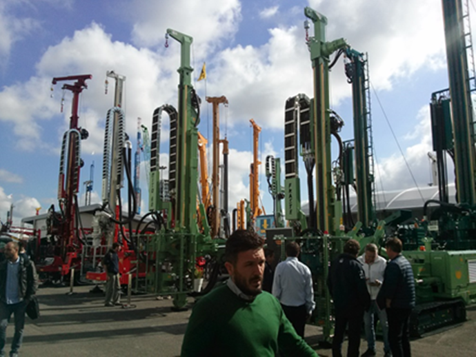 지역 로컬 전시회에도 바이어는 ‘북적’