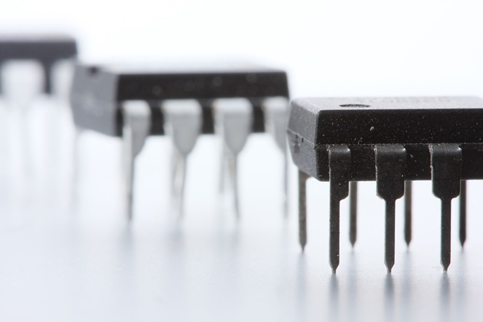 특수 기능이 추가되는 최근의 연산 증폭기