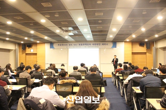 트럼프의 자국 우선주의, ‘외교적 대응’이 해결책