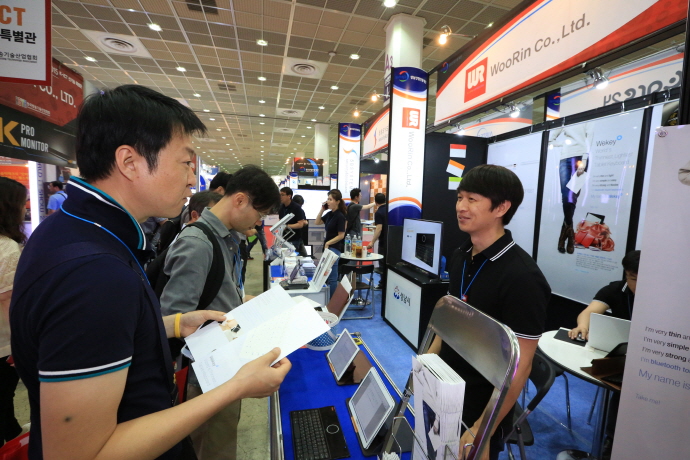 2017 월드IT쇼, AI·5G·IoT…신기술의 ‘맥’을 짚다