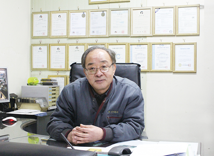 [Review_인터몰드2017 참가업체 인터뷰](주)진산, CNC연삭기의 국산화로 새로운 시장 만들어낸다