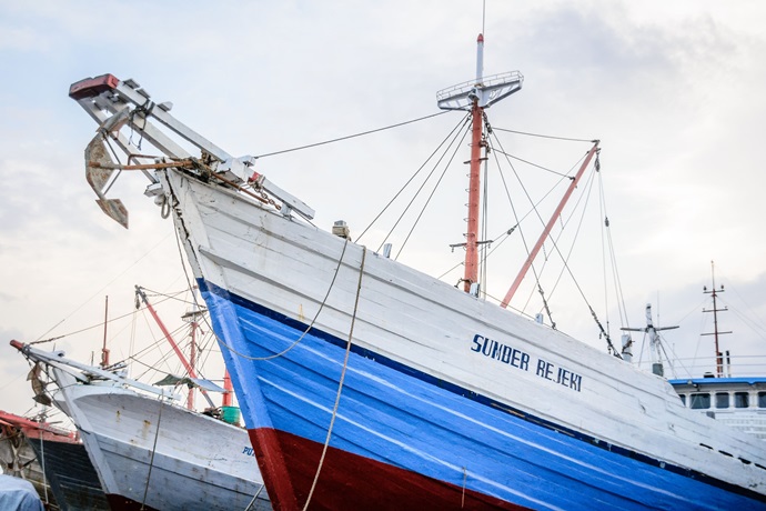 탄자니아 다레살람항 화물 운송 요충지