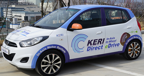 네 바퀴 독립 주행 제어 동력 전기자동차 개조차량 선보여