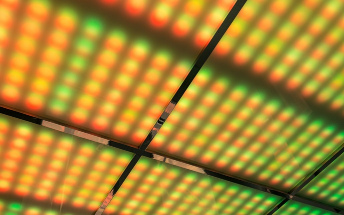 日, OLED 발판삼아 디스플레이 시장 재도약