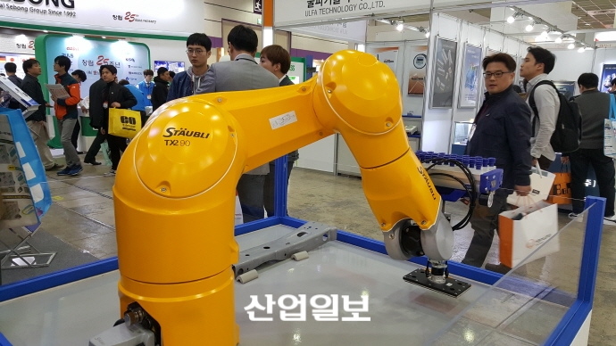 [오토메이션월드 2017] 성인 몸무게 한 손으로 번쩍