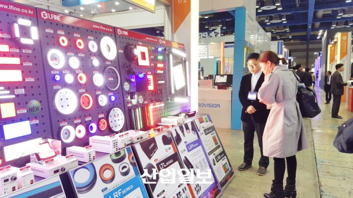 [오토메이션월드 2017] 머신 비전 조명 이 정도는 돼야죠