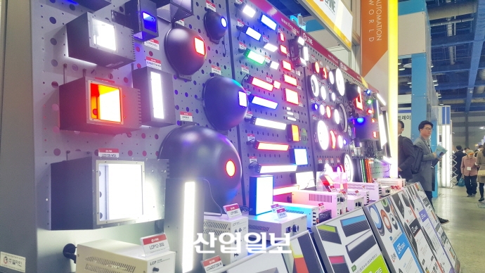 [오토메이션월드 2017] 머신 비전 조명 이 정도는 돼야죠