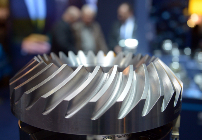 공작 기계와 금형 구조를 위한 기계