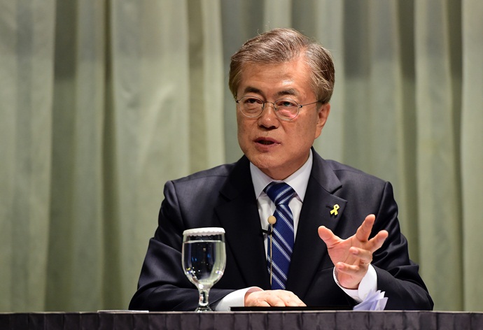 대한상의·중기중앙회 등 경제단체, 문재인 대통령에게 경제계 숙원 전달