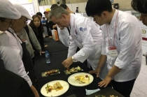 [포토뉴스] 화요일은 내가 양고기 요리사…서울국제식품산업대전서 ‘컬리너리 챌린지’ 개최