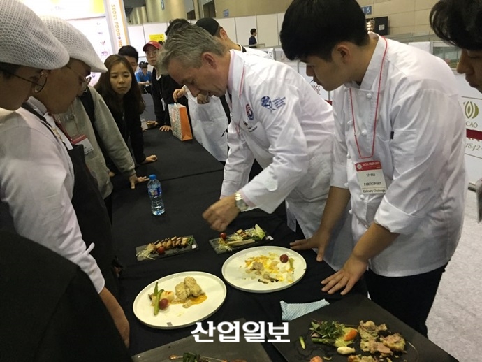 [포토뉴스] 화요일은 내가 양고기 요리사…서울국제식품산업대전서 ‘컬리너리 챌린지’ 개최