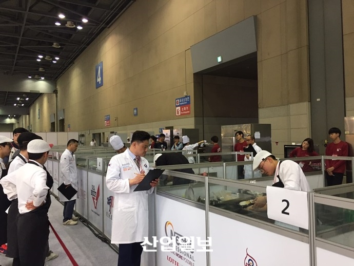 [포토뉴스] 화요일은 내가 양고기 요리사…서울국제식품산업대전서 ‘컬리너리 챌린지’ 개최