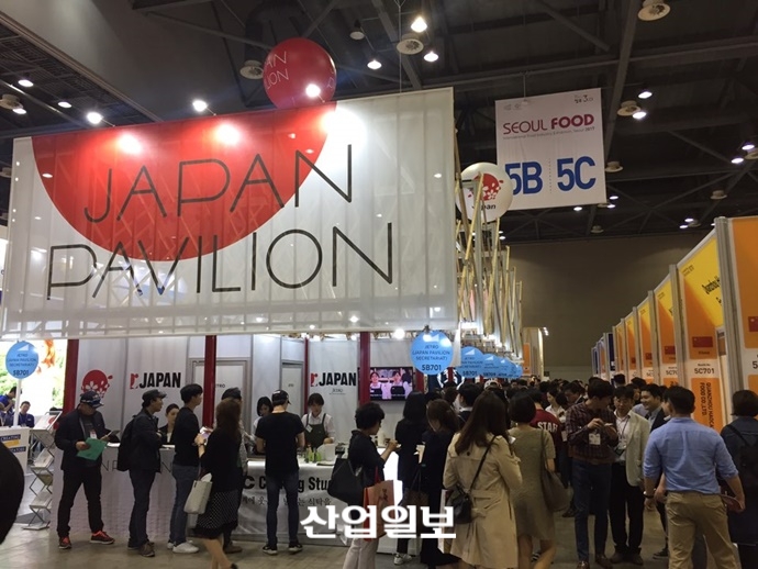 [포토뉴스] ‘SEOUL FOOD 2017’에서 선보인 일본 현지의 맛··· 소비자 마음 사로잡아