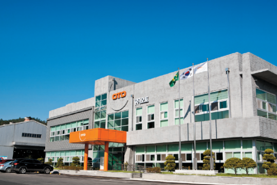 [BUTECH 2017] 오토경주공장, 산업용 6축 다관절 로봇 선보여