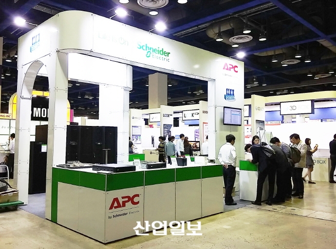 [월드IT쇼 2017] 슈나이더, 케이엠파워와 함께 무정전 전원 공급장치 선보여