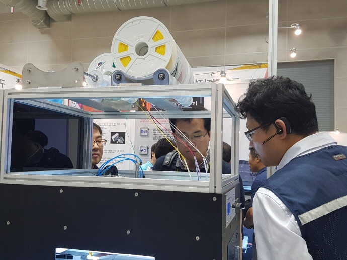 쓰리디코리아 '3DPIA 2017'에서 12헤드 3D프린터 선보여