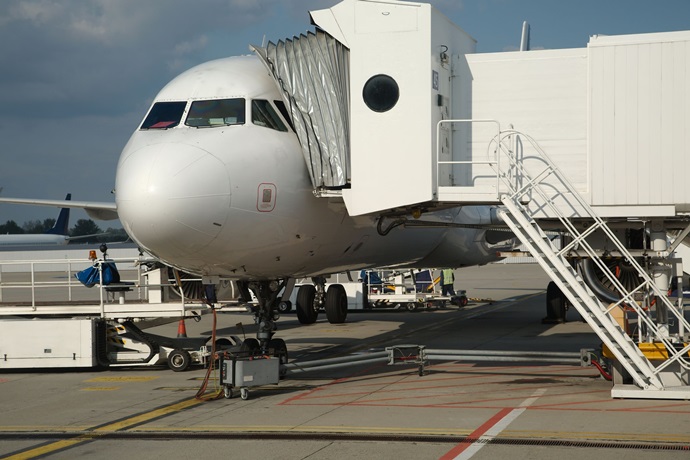 싱가포르 항공운송업, 정부주도로 생산성 향상