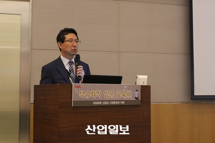 유가변동에 민감한 석유화학산업, 동향 파악이 '핵심'