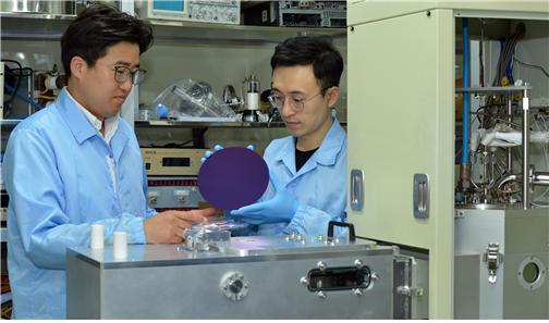 씨앗 없이 ‘나노꽃’ 피워 방수소재 구현하다