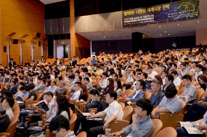 도전과 기회 ‘4차 산업혁명’ 세계시장 진출 전략 모색하라