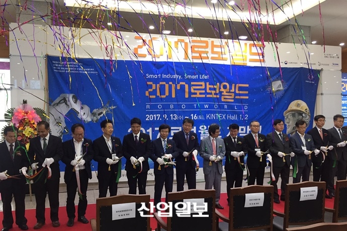 [포토뉴스] 산업부 주최 ‘2017 로보월드 국제로봇산업대전’ 뜨거운 열기 속 개막