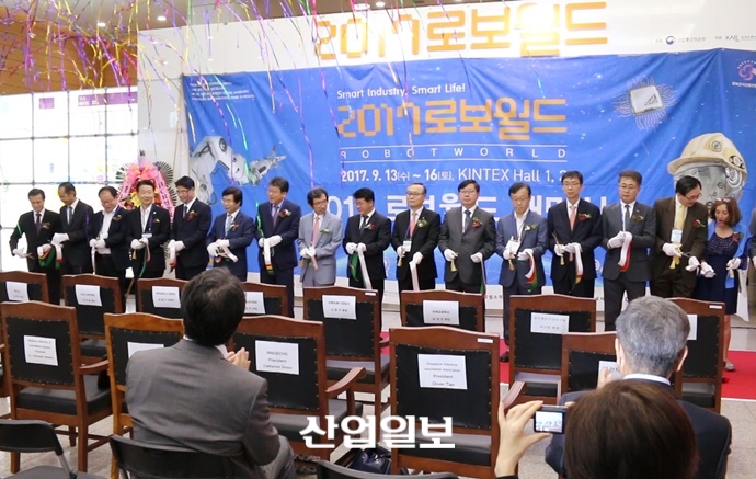 [동영상뉴스] 인간과 로봇 거리감 좁혀나가는 축제 열려