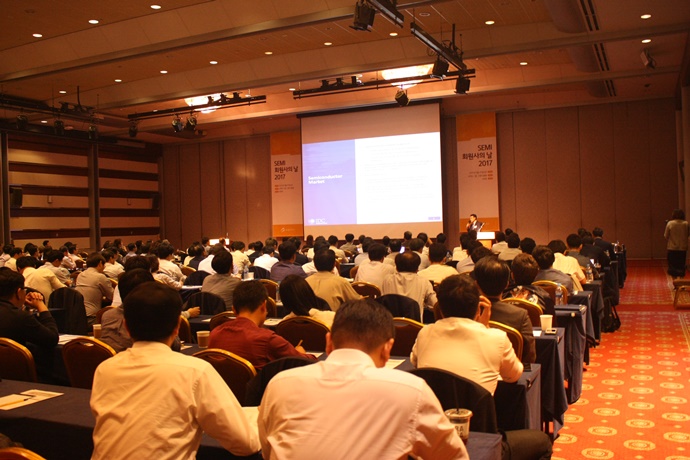 소니TV·애플 '아이폰X‘가 불붙인 OLED 전쟁, 디스플레이 산업 명운 가른다