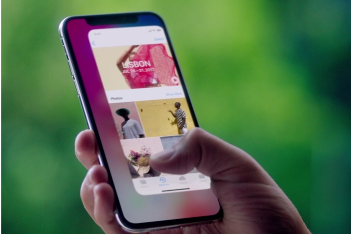 기대 빗껴간 애플 아이폰8·아이폰X, 삼성 갤럭시 시리즈와의 대결로 보면 안돼