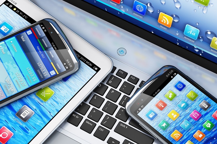 2018 일반 PC 출하 4.4%↓, 휴대전화 출하 2.4%↑ 전망