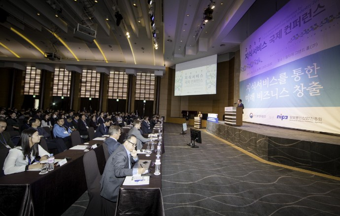 매주 500만 건 기사 작성, 돌고래 언어 번역하는 AI 등장